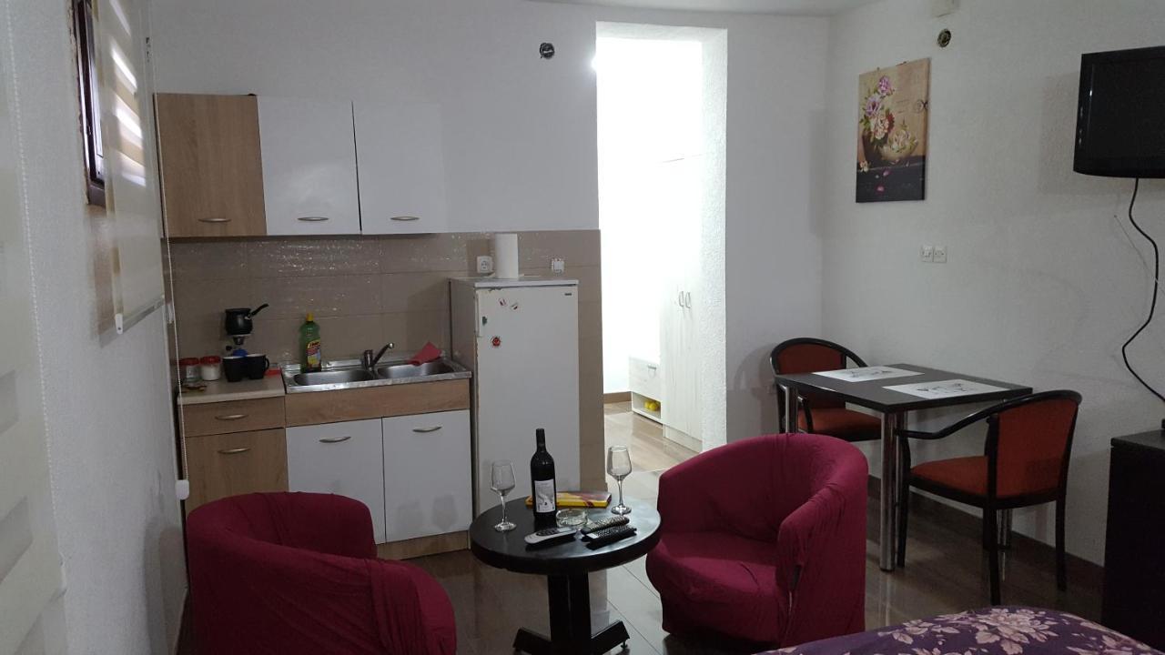 Apartments F Podgorica Esterno foto