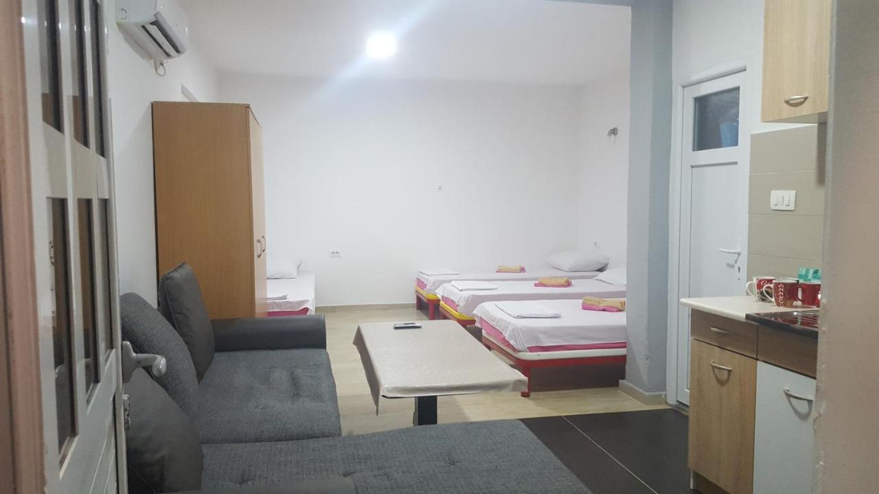 Apartments F Podgorica Esterno foto